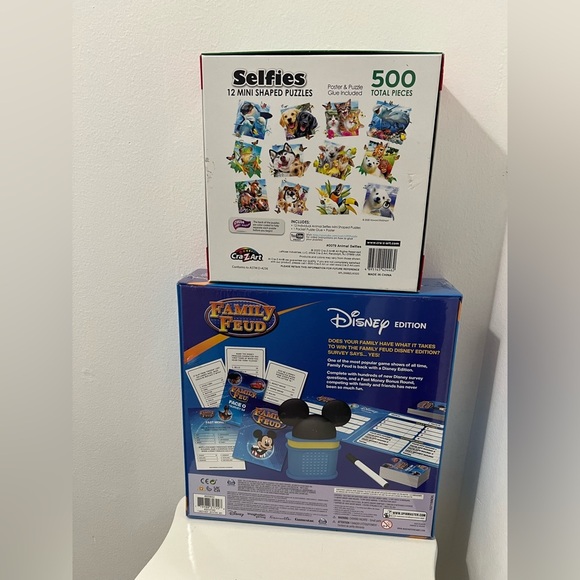 Set Disney Family Feud and Selfies Puzzle Set - Blue and Green - Picture 2 of 7